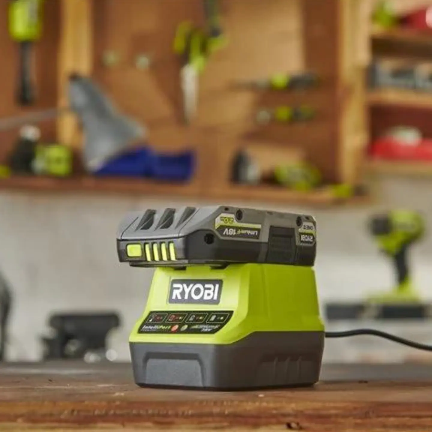 RYOBI 18 V ONE+ Akku-Starterset RC18120-120C, inkl. 1x 2,0 Ah Akku und Schnellladegerät